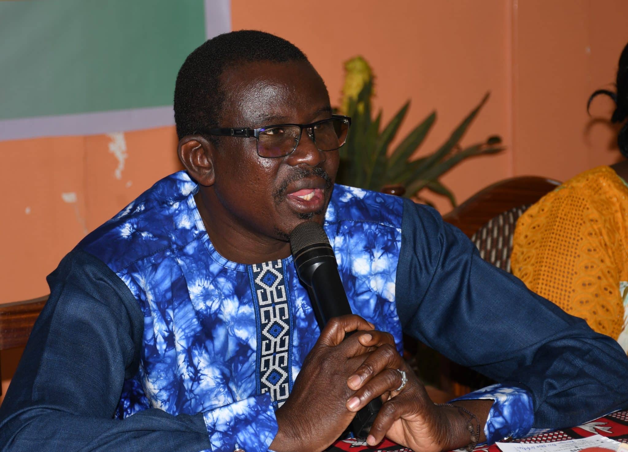 e ministre de l'Enseignement secondaire, de la Formation technique et professionnelle, Pr Moumouni Zoungrana, s'exprimant devant les participants.