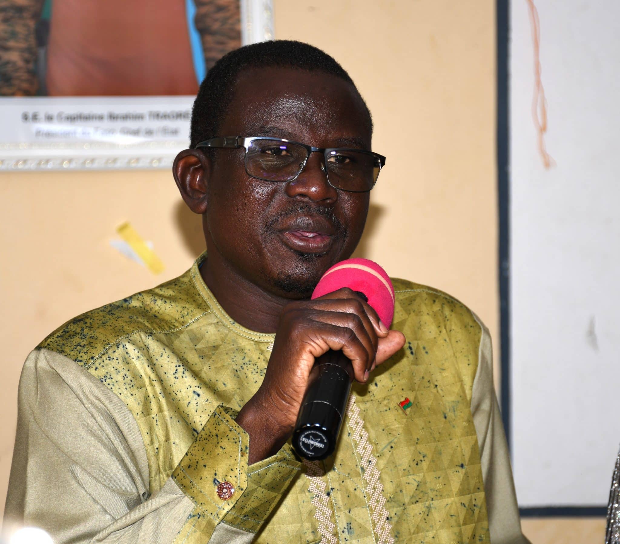 Le ministre de l'Enseignement secondaire, de la Formation professionnelle et technique, le Pr Moumouni Zoungrana, à son arrivée à Tenkodogo. @Burkina 24