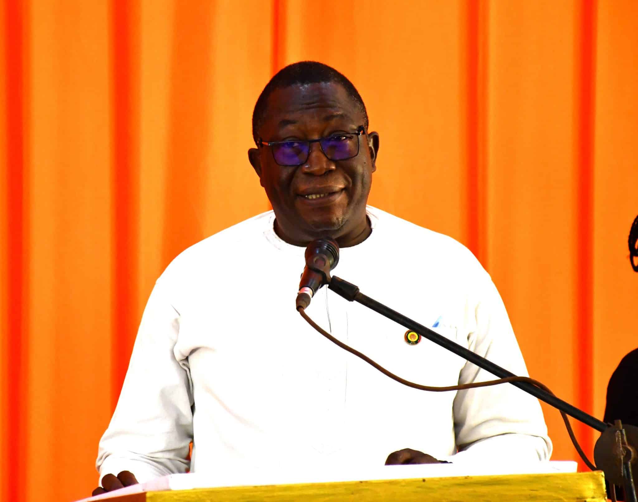 Le Docteur Roger Honorat Charles Nébié, Directeur de Cabinet du Ministre chargé de l'Enseignement supérieur, représentant le ministre à la cérémonie d'inauguration.