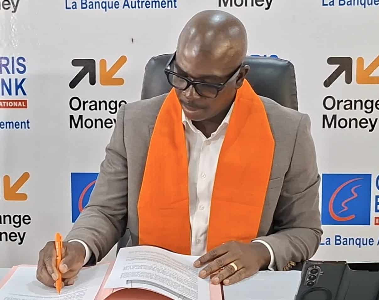 Le Directeur Général d'Orange Money Burkina Faso est **Christophe Yikirega Baziémo**.
