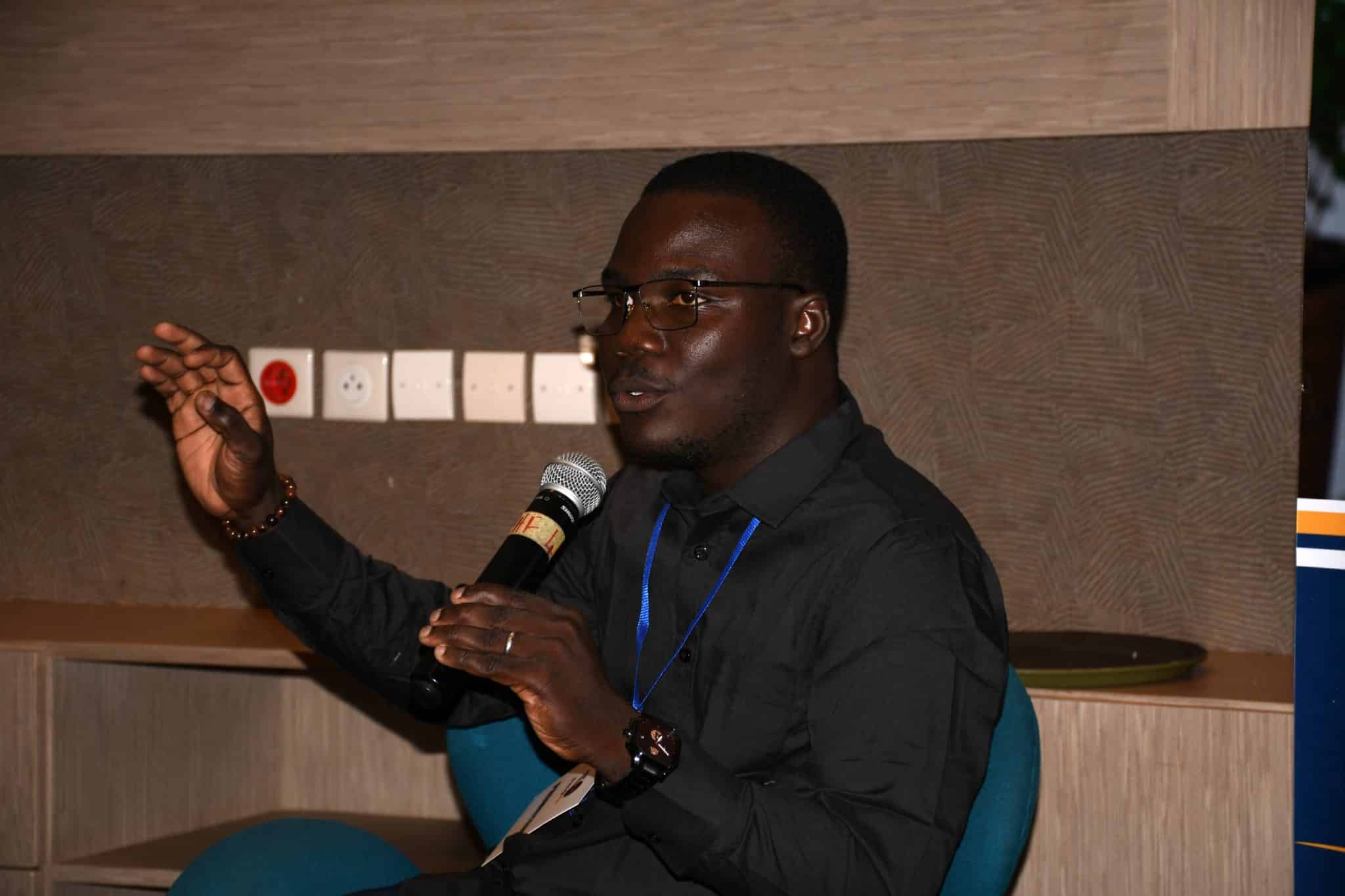 Irmeya Ouédraogo, cofondateur et CTO de Farakan Labs, expliquant le fonctionnement technique et les modalités pratiques de l'application PengMe
