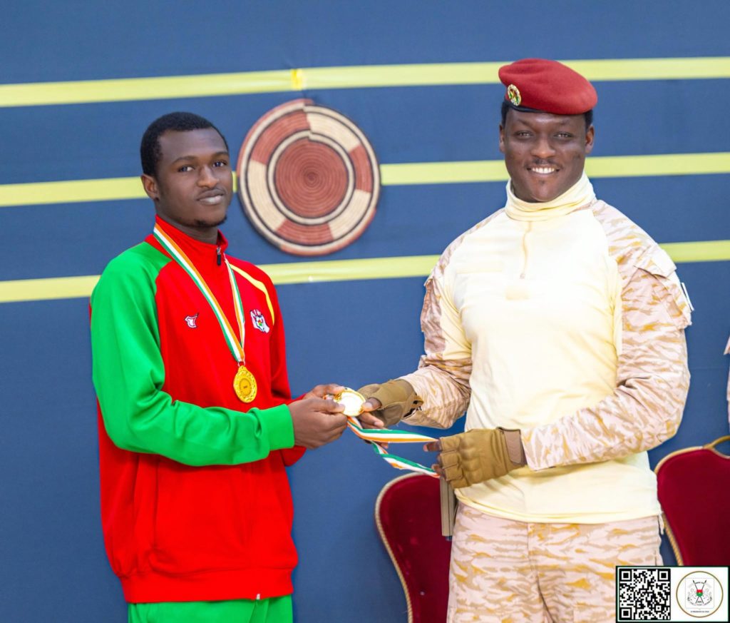 Sacre à l'UFOA-B : Le Capitaine Ibrahim TRAORÉ félicite les Étalons U20 et promet une nouvelle dynamique pour le sport national