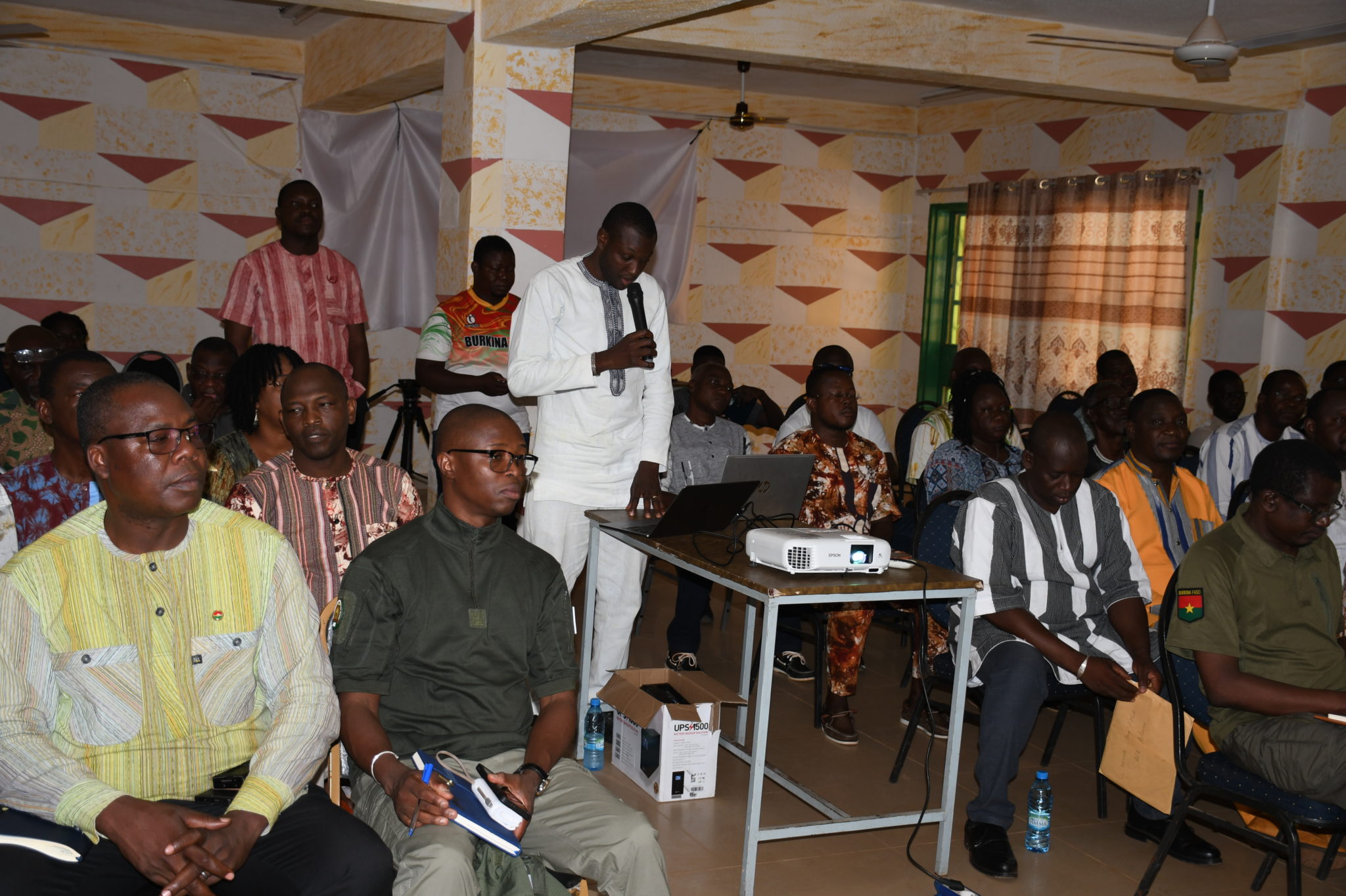 Les experts et acteurs de l’éducation mobilisés en atelier pour concevoir les référentiels et manuels pédagogiques axés sur la pratique et les réalités locales