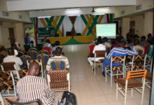 Participants lors de la session de formation pratique.