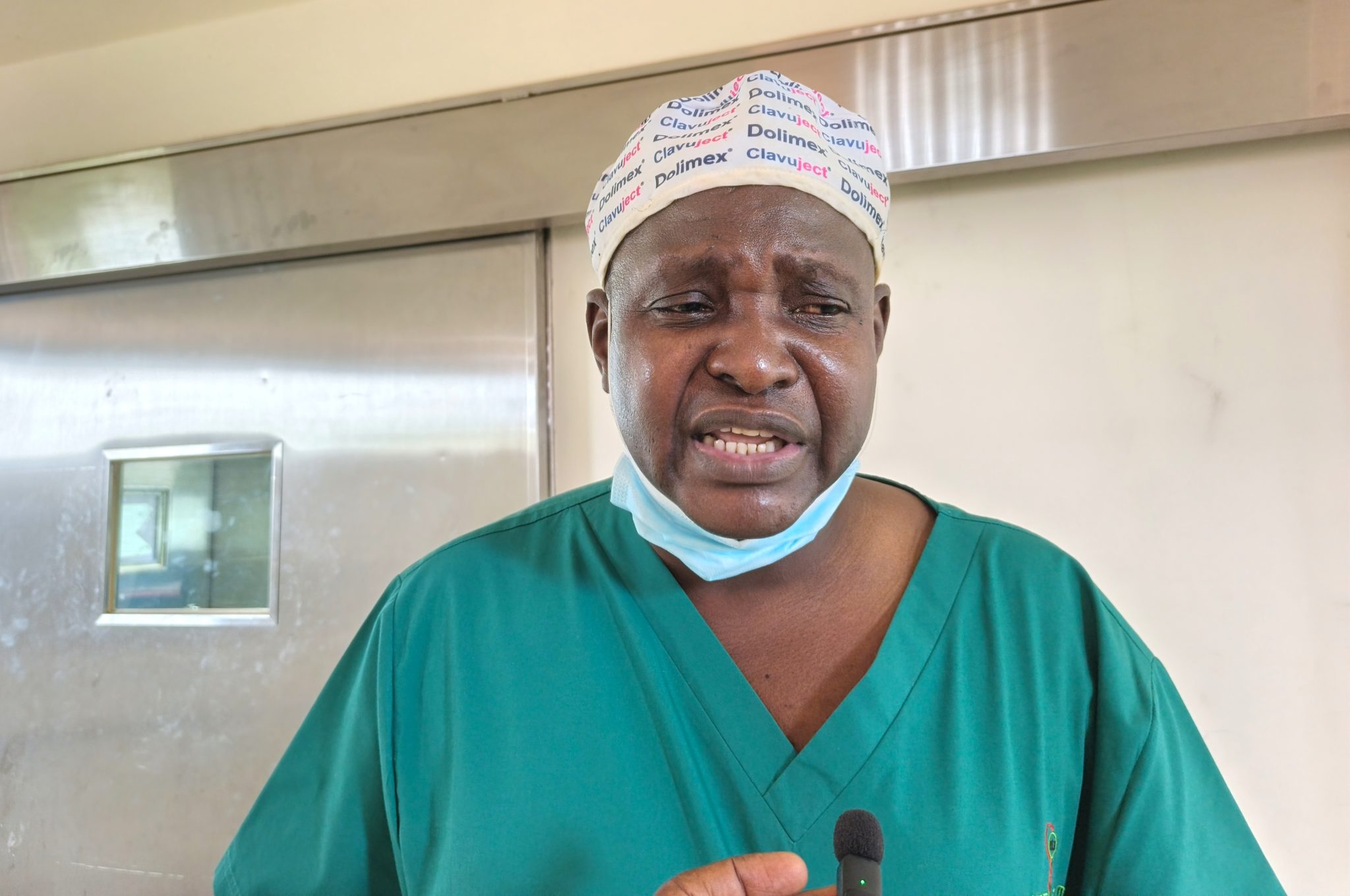 Anatole Jean Innocent Ouédraogo, Pr agrégé en orthopédie-traumatologie et chef du service de traumatologie-orthopédie et neurochirurgie du CHU-Tengandogo