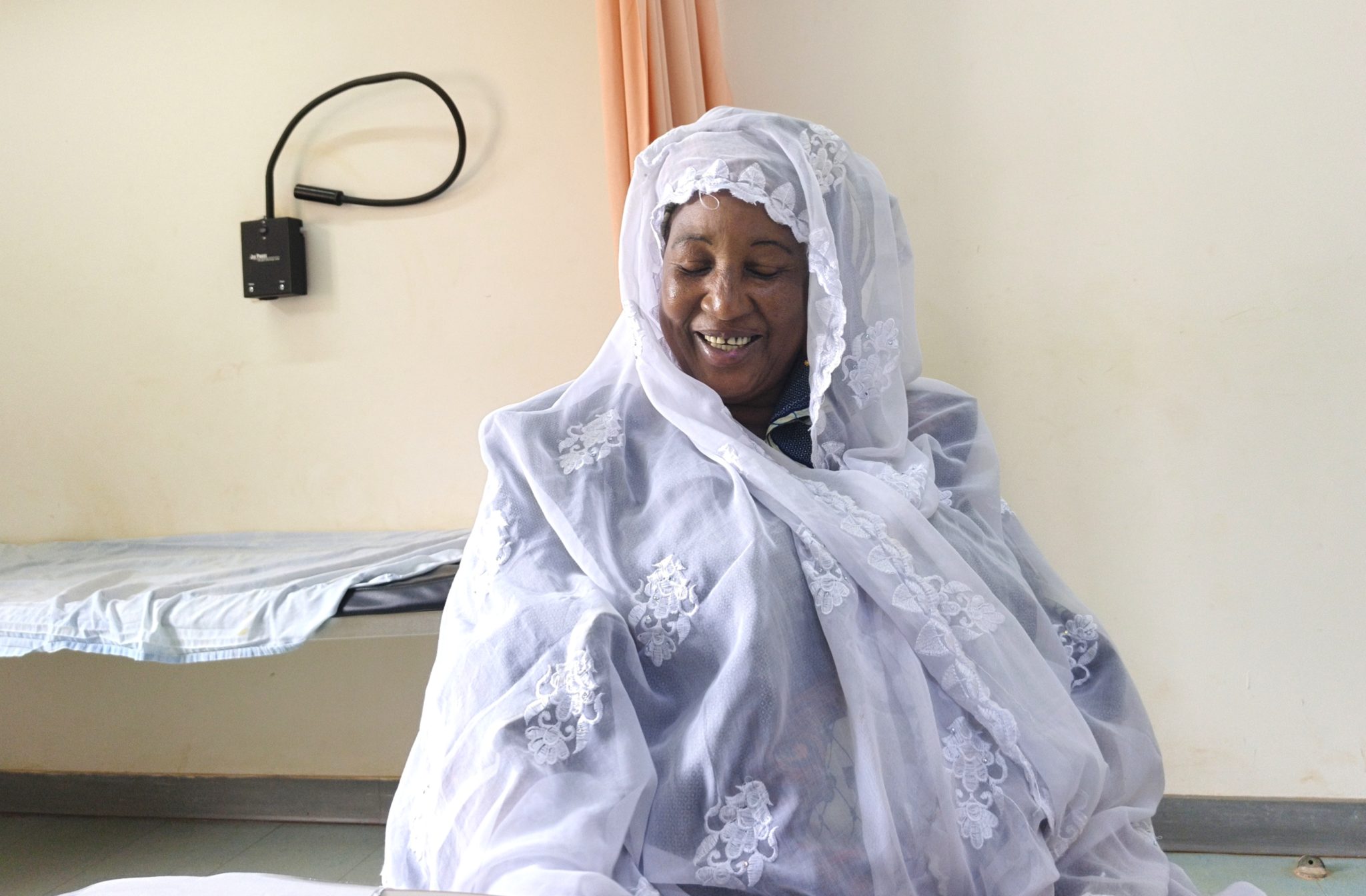 Large sourire aux lèvres, Mme Barry Sangha salue l'avancée médicale au Burkina
