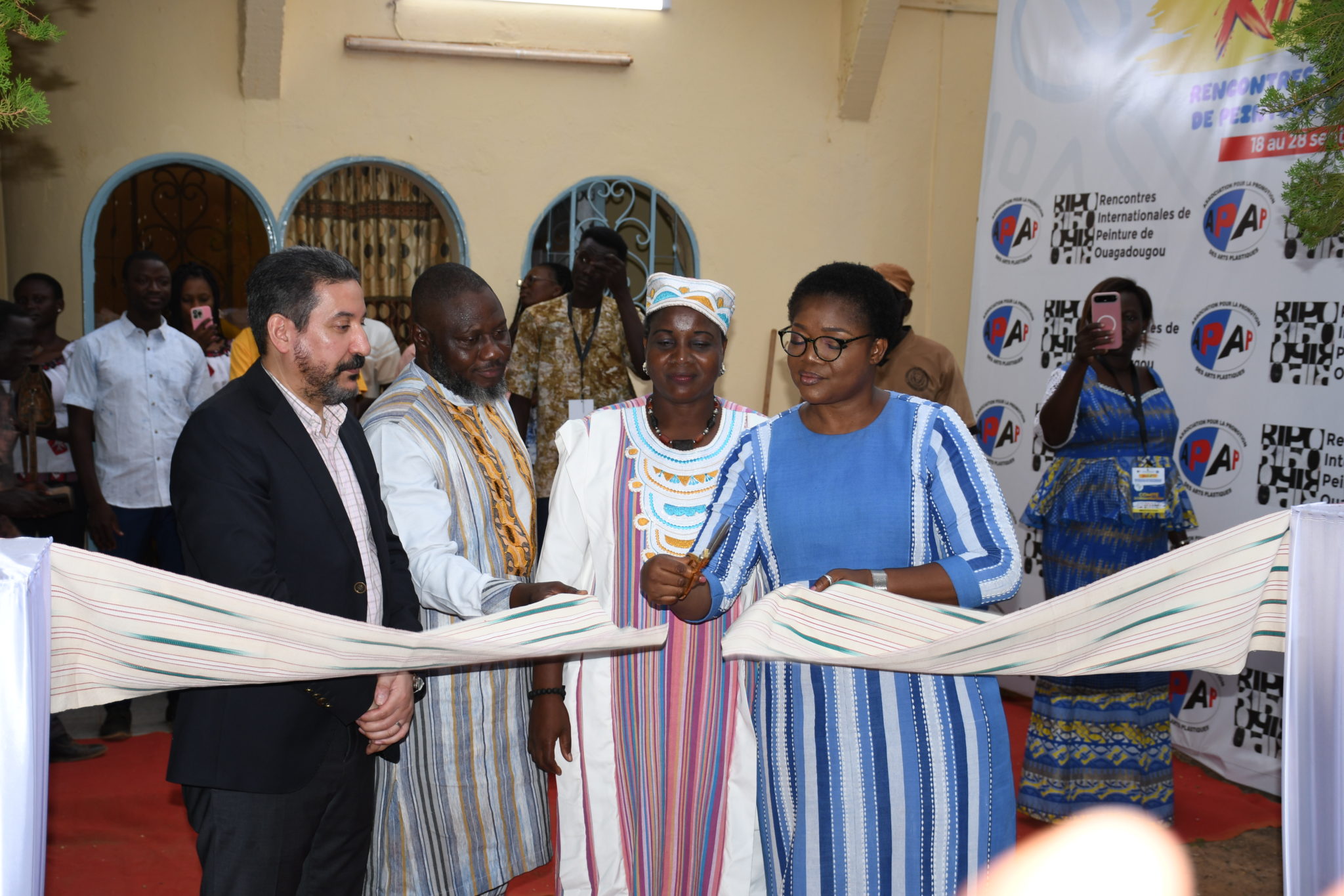 a coupure de ruban officielle marquant le lancement de la 6e édition des RIPO et de l'exposition internationale le 19 septembre 2026 à Ouagadougou.
