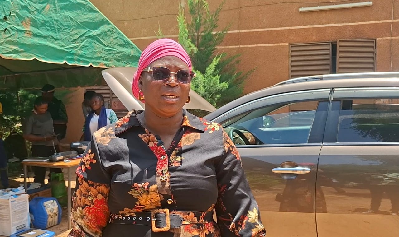 Madame Badini née Bancé Fatimata lors de son passage pour le contrôle de la climatisation de sa voiture