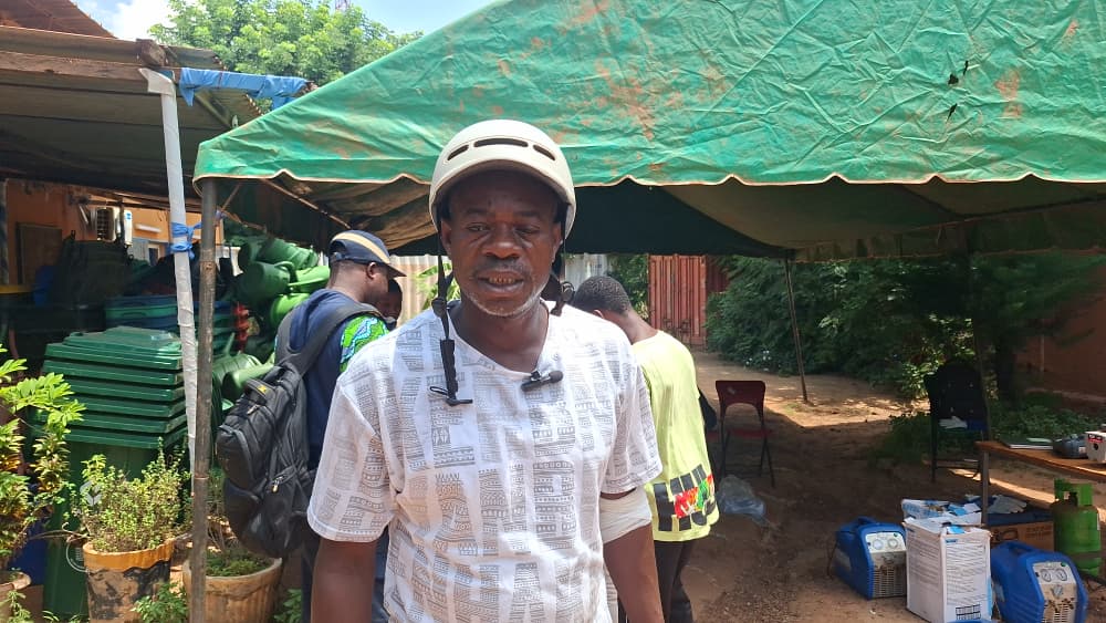 Zaida Souleymane, acteur du domaine du froid et de la climatisation, sur le site pour faire tester ses gaz et témoigner de la gratuité de l'opération