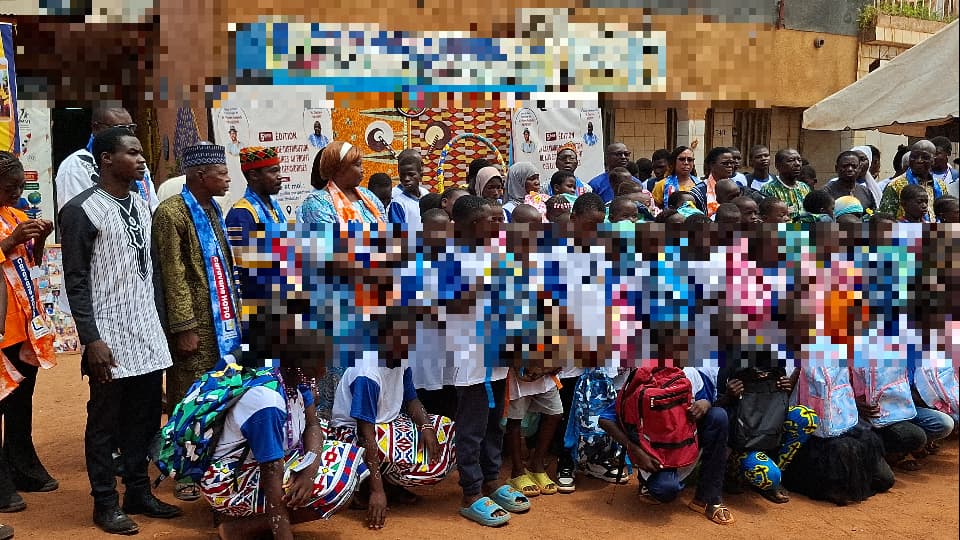 La 5e édition de la Caravane du Livre a mobilisé la communauté à Wayalghin pour soutenir la scolarité de 160 enfants défavorisés