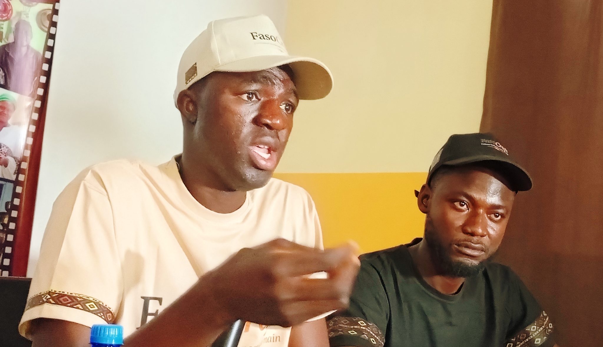 Ousmane Nombo, responsable administratif de FasoCraft, présente les ambitions de la plateforme pour la valorisation de l’artisanat burkinabè et africain.