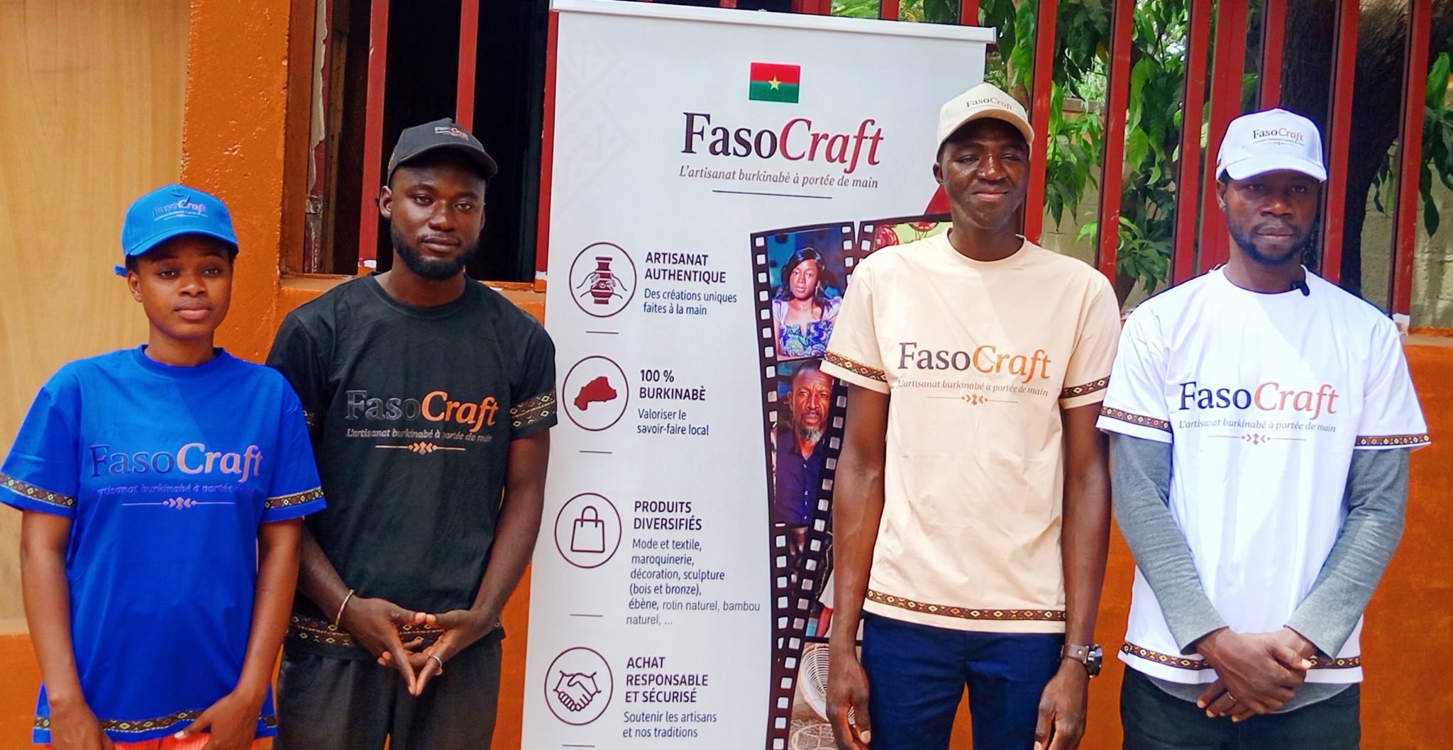 L’équipe de FasoCraft réunie autour de l’initiative de promotion de l’artisanat burkinabè et africain à travers le numérique