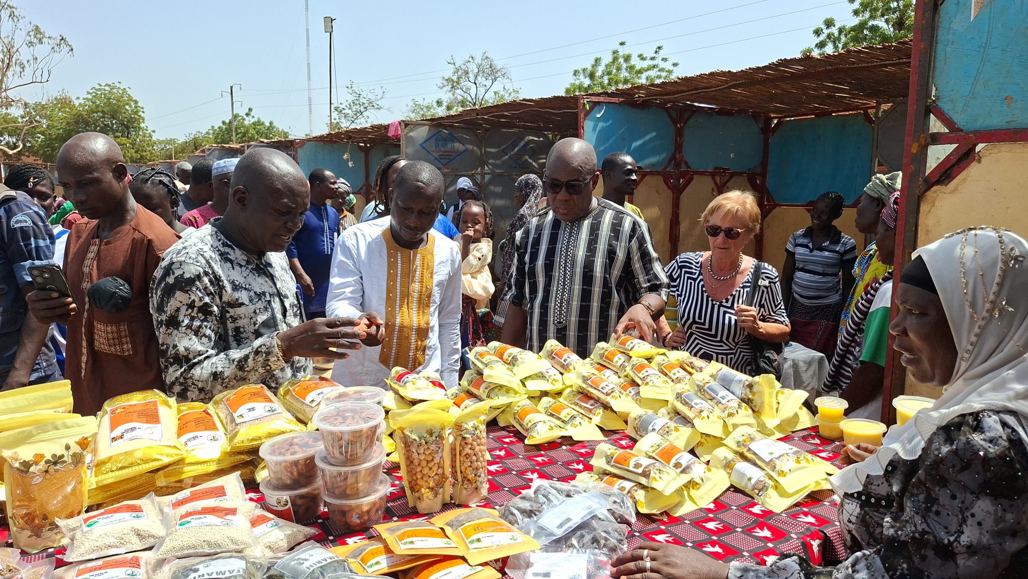 Des femmes rurales de Nanoro, Pella et Soaw exposent leur savoir-faire à l'occasion de la foire de 72 heures