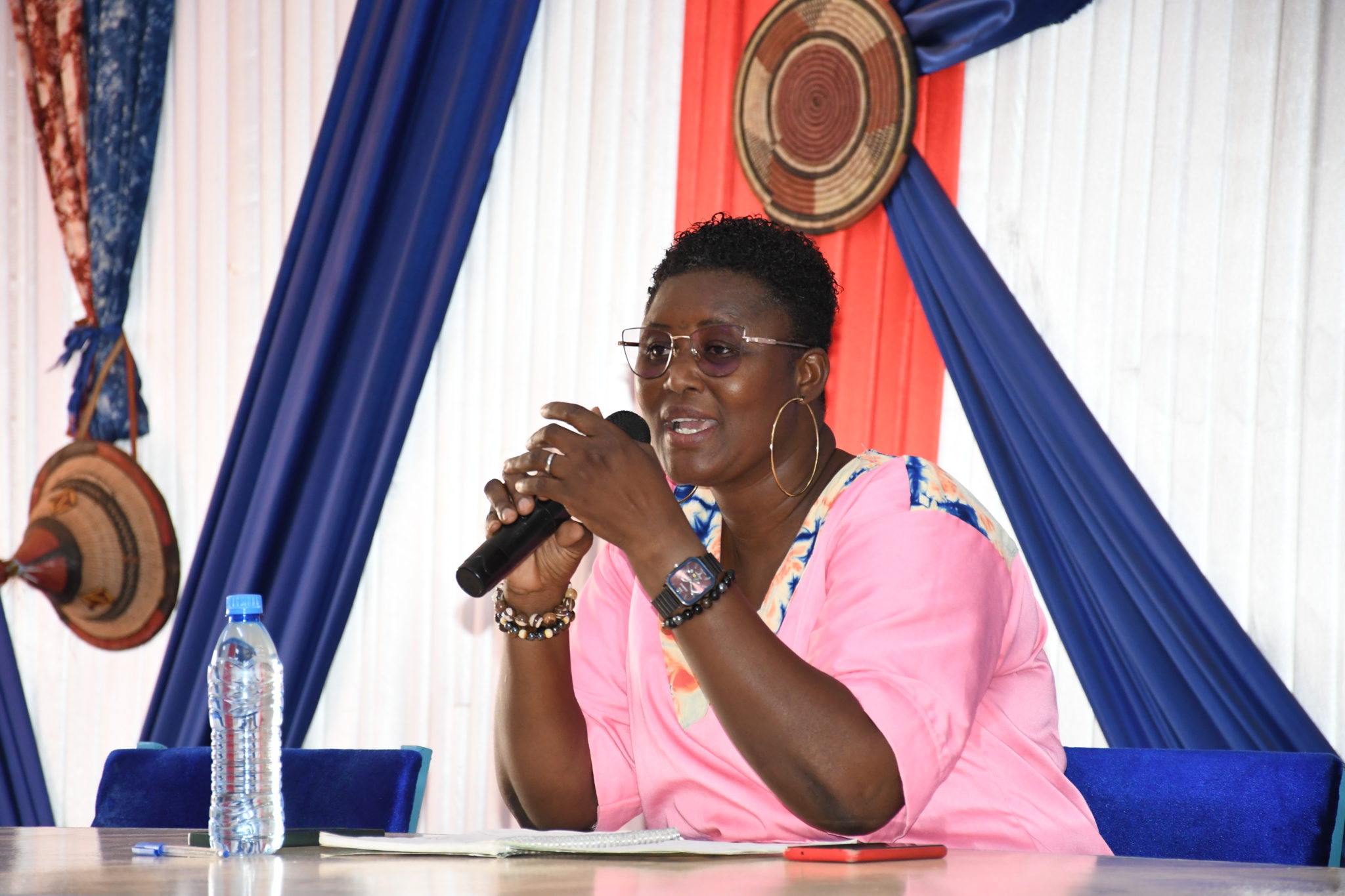 Madame Bonkoungou Marie, sage-femme au CMU de Wemtenga, animant la conférence-débat