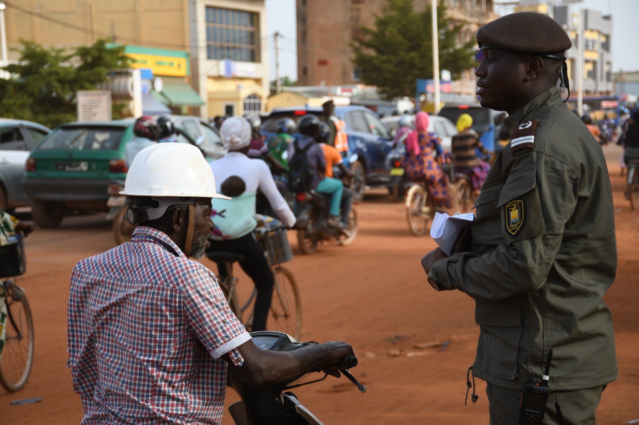 Contrôle rigoureux du port du casque par la police municipale à Ouagadougou