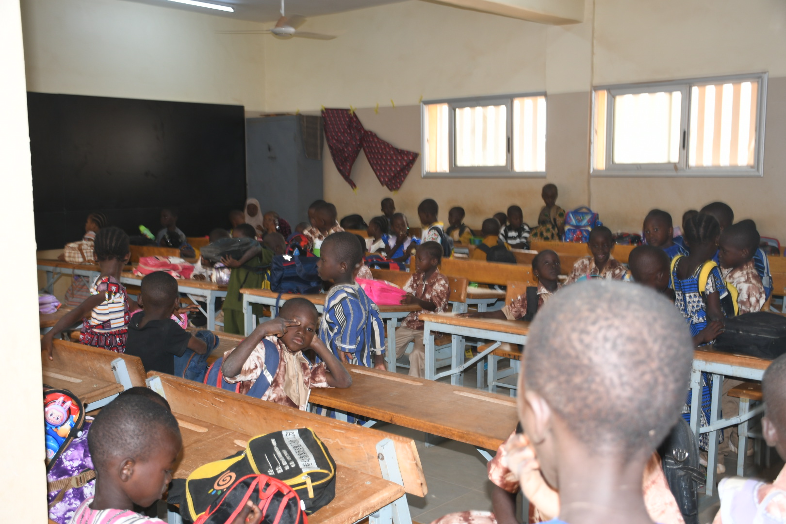 Érigé pour un coût de 1,044 milliard de FCFA sur fonds propres de l'État, le complexe KEOOGO accueille 1 453 élèves pour l'année scolaire