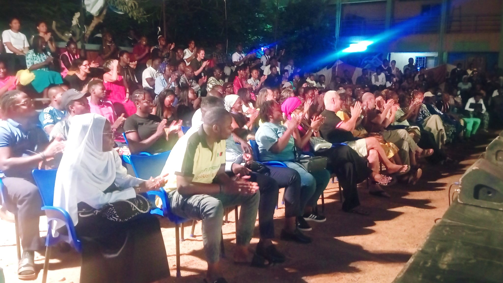 spectacle « Goumin Pro Max ». 