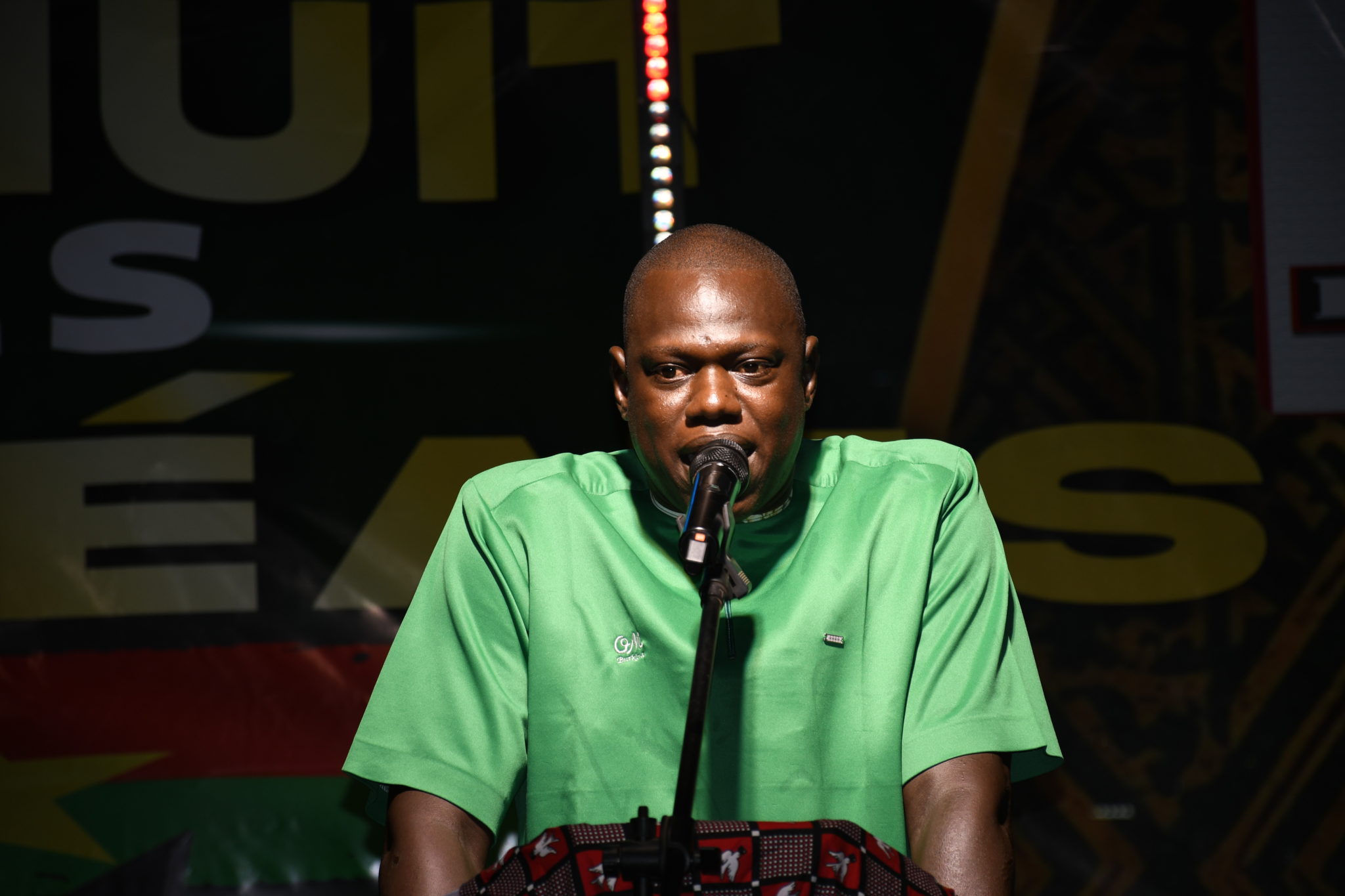 Enoc Kafando, promoteur de Doofanka Production, lors de la première édition de « La Nuit des Lauréats » tenue à Tanghin