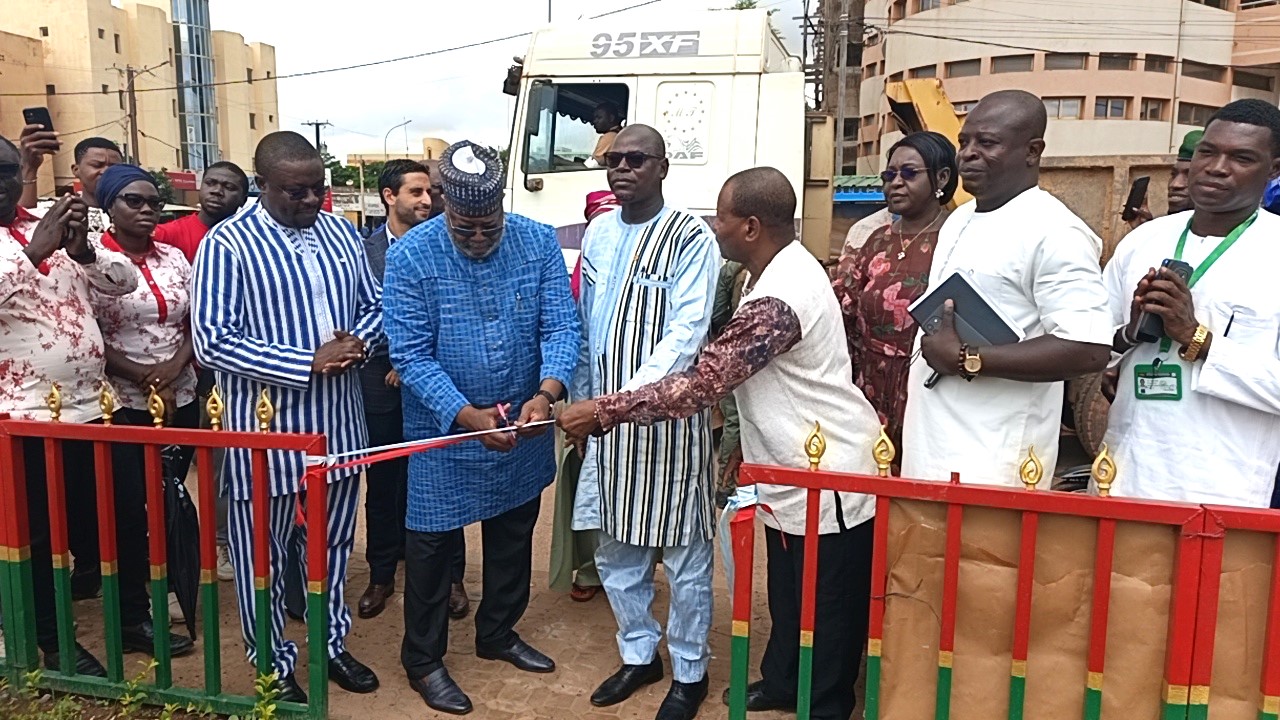 inauguration d’un rond-point réaménagé au quartier ZAD de Ouagadougou