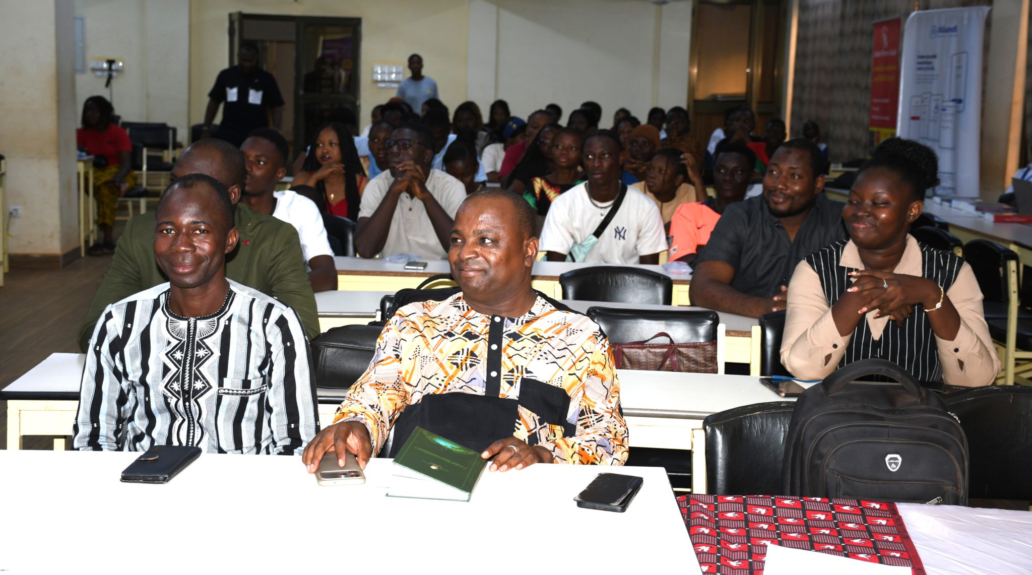 Les participants attentifs lors du lancement de SEINAR 2026 axé sur le travail et l'intelligence artificielle
